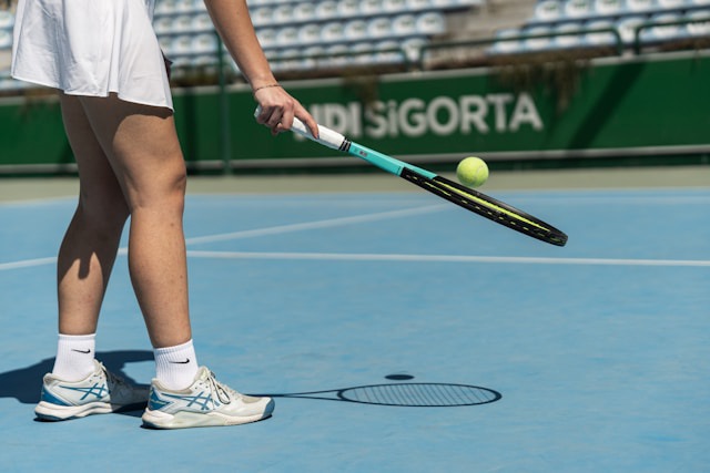 service au tennis